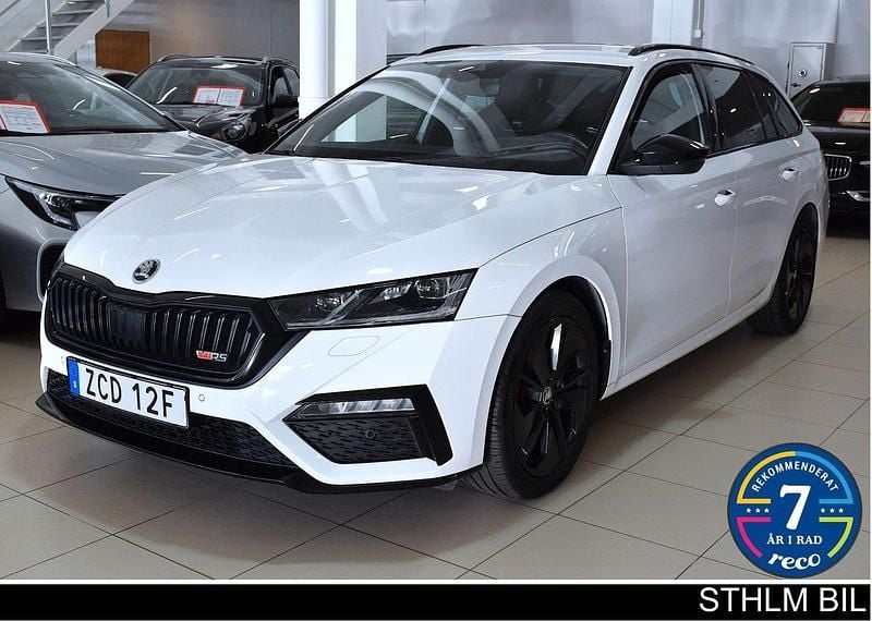 Vit Begagnad 2022 Skoda Octavia RS Kombi | 329 000 kr (Marknadspris) - Bild 1/4