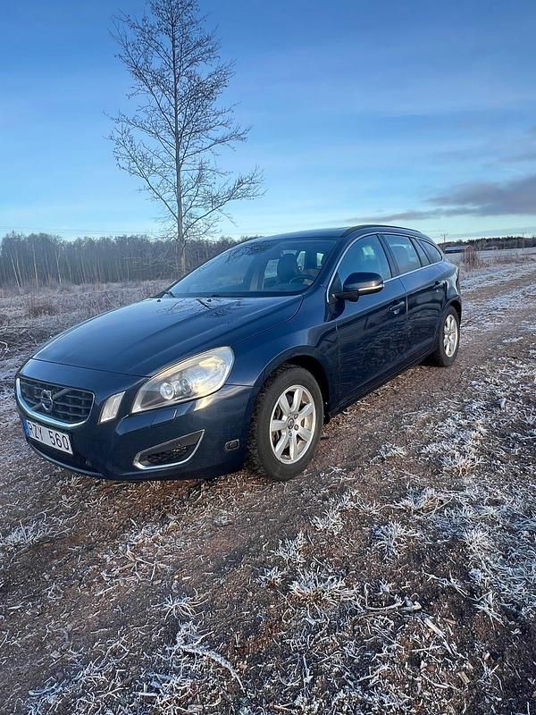 Begagnad Volvo V60 163 HK (119 kW) 2013 Blå metallic Kombi