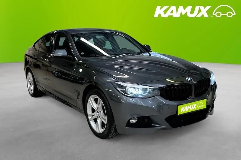 Silver/grå Begagnad 2018 BMW 320 Gran Turismo M Sport Halvkombi | 224 700 kr (Marknadspris) - Bild 1/4