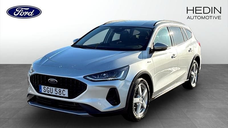 Begagnad Ford Focus Active 124 HK (91 kW) 2023 Moondust silver Kombi