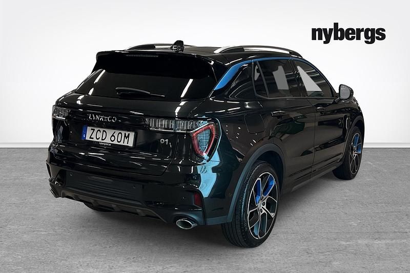 Begagnad Lynk & Co 01 264 HK (194 kW) 2023 Svart SUV