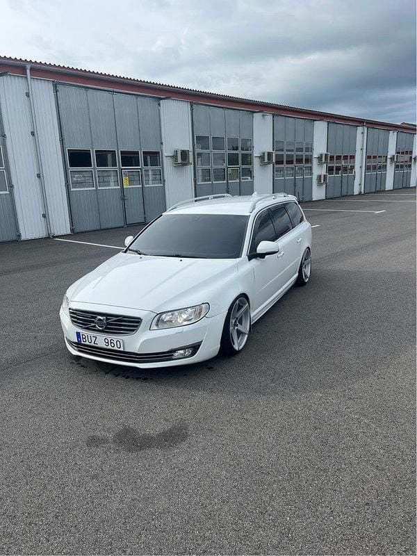 Vit Begagnad 2011 Volvo V70 Kombi | 85 999 kr - Bild 1/4
