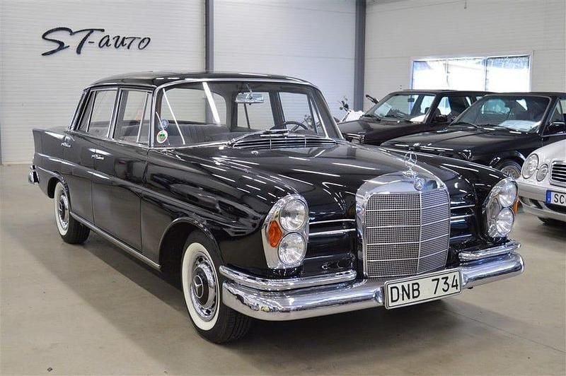 Begagnad Mercedes 220 124 HK (91 kW) 1963 Svart Sedan