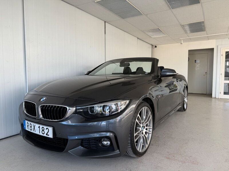 Grå Begagnad 2018 BMW 420 M Sport Cab | 359 900 kr (Marknadspris) - Bild 1/4