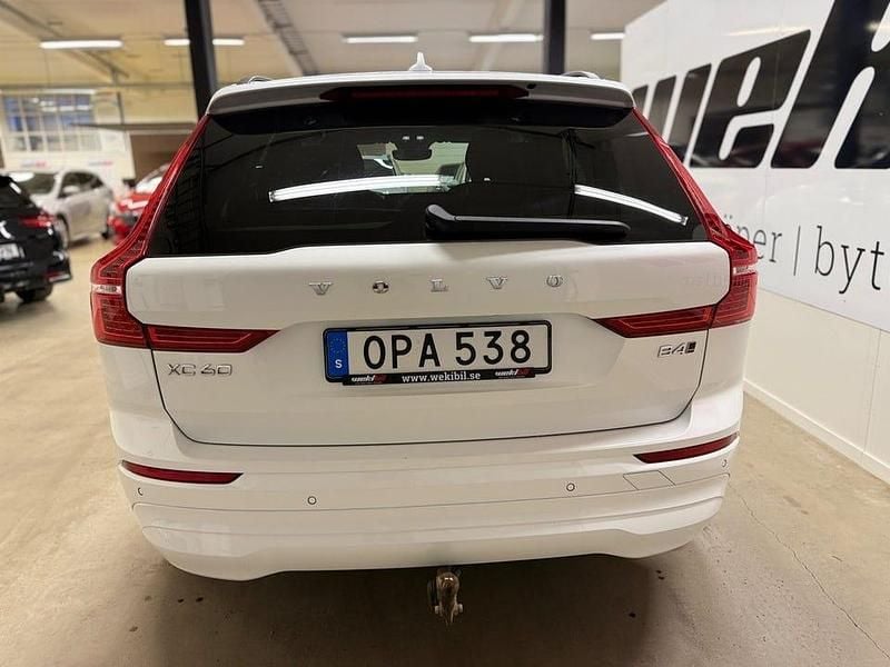 Begagnad Volvo XC60 Momentum 197 HK (144 kW) 2022 Vit SUV