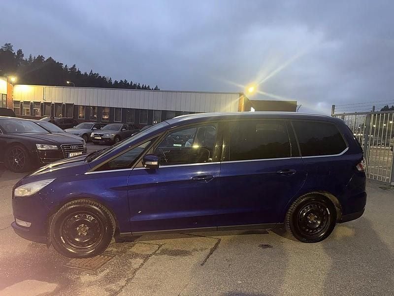 Begagnad Ford Galaxy Titanium 150 HK (110 kW) 2017 Blå Minibuss