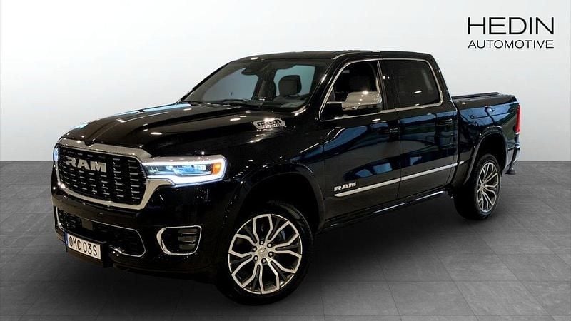 Svart (black) Ny 2025 RAM 1500 Pickup | 1 348 630 kr - Bild 1/4