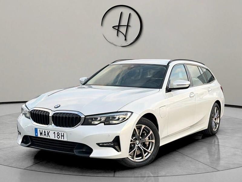 Begagnad BMW 330 292 HK (214 kW) 2021 Vit Kombi