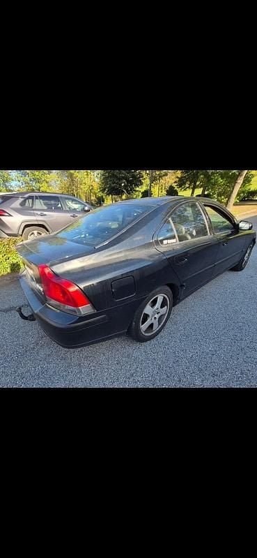Begagnad 2001 Volvo S60 Sedan | 28 000 kr (Lite dyr) - Bild 1/4