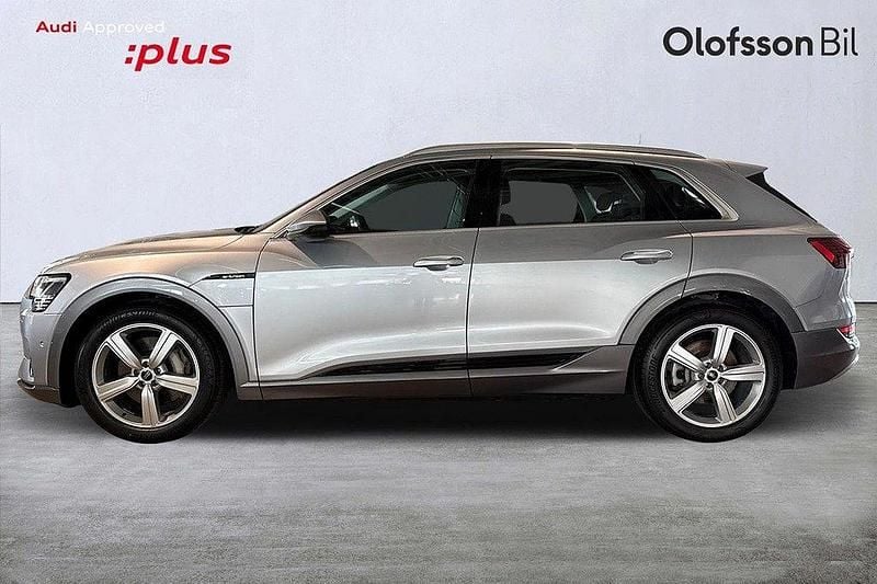 Florettsilver metallic Begagnad 2022 Audi e-tron Proline SUV | 399 000 kr (Bra pris) - Bild 1/3