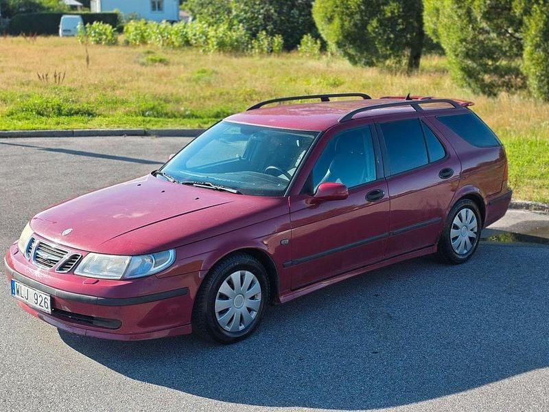 Mörkröd (röd) Begagnad 2005 Saab 9-5 Vector Kombi | 9 900 kr (Superpris) - Bild 1/4