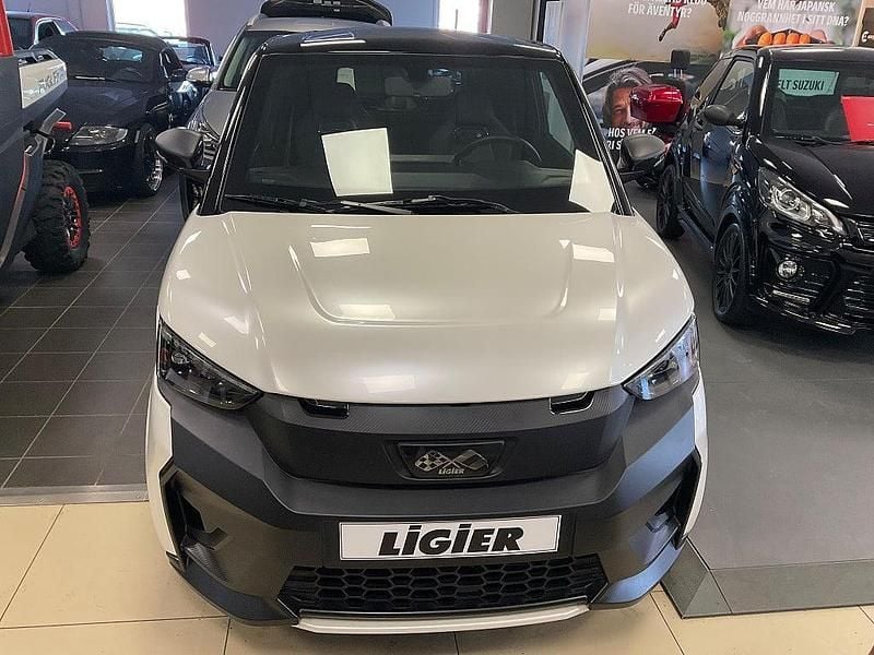 Ny Ligier JS50 2026 Vit/svart Halvkombi