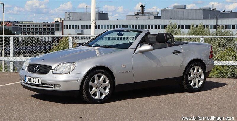 Grå samma som bilen Begagnad 1998 Mercedes SLK230 Cab | 69 500 kr - Bild 1/4