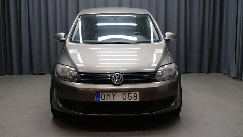 Begagnad VW Golf Plus Cross 105 HK (77 kW) 2011 Brun Minibuss