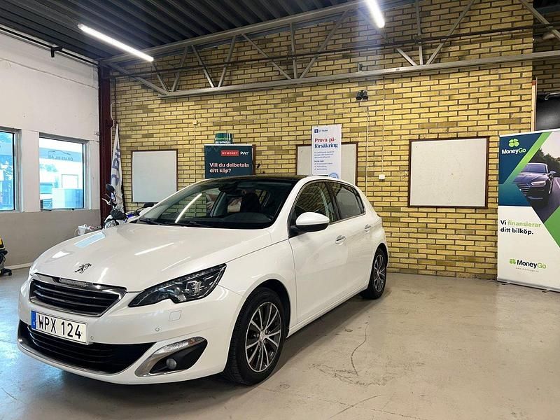 Vit Begagnad 2013 Peugeot 308 Halvkombi | 69 900 kr (Lite dyr) - Bild 1/4