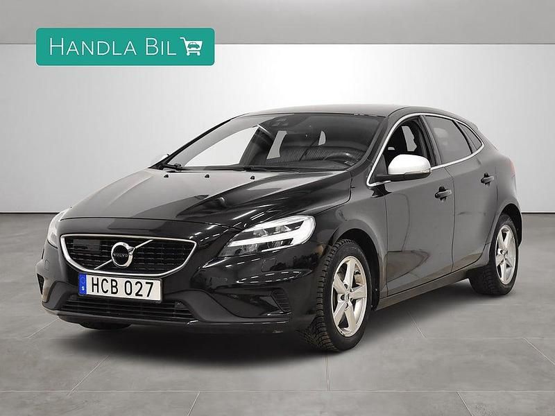 Svart Begagnad 2017 Volvo V40 R-Design Halvkombi | 184 700 kr (Marknadspris) - Bild 1/4