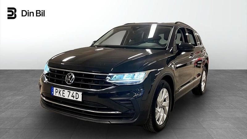 Grå Begagnad 2021 VW Tiguan SUV | 269 900 kr (Marknadspris) - Bild 1/4