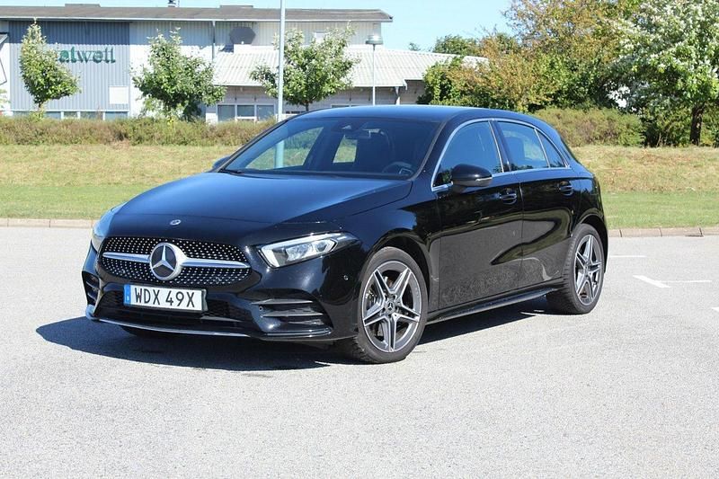 Svart Begagnad 2022 Mercedes A250 AMG Halvkombi | 265 000 kr (Superpris) - Bild 1/4