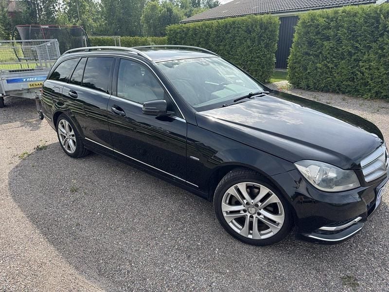 Svart Begagnad 2011 Mercedes C220 Avantgarde Kombi | 66 000 kr (Marknadspris) - Bild 1/4