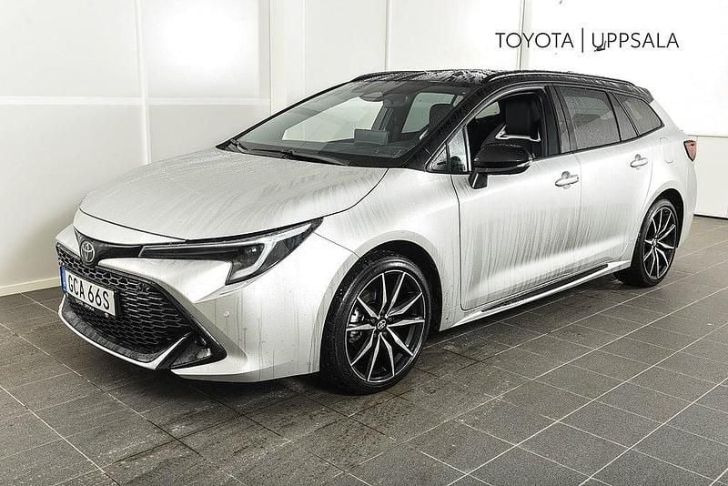 Silver Begagnad 2023 Toyota Corolla Sport Kombi | 309 900 kr (Lite dyr) - Bild 1/4