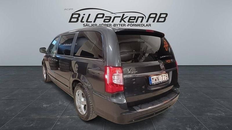 Begagnad Lancia Voyager 163 HK (119 kW) 2012 Grå Minibuss