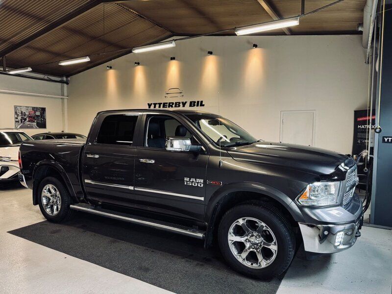 Grå Begagnad 2015 RAM 1500 Pickup | 299 900 kr (Superpris) - Bild 1/4