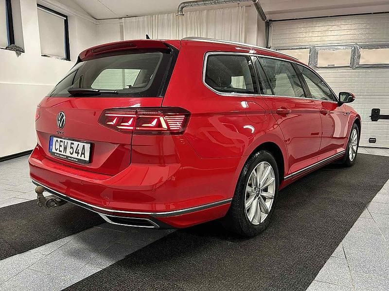 Begagnad VW Passat GTE 218 HK (160 kW) 2020 Röd Kombi