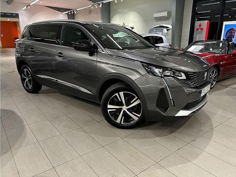Grå Begagnad 2023 Peugeot 5008 GTi Minibuss | 329 900 kr (Marknadspris) - Bild 1/4