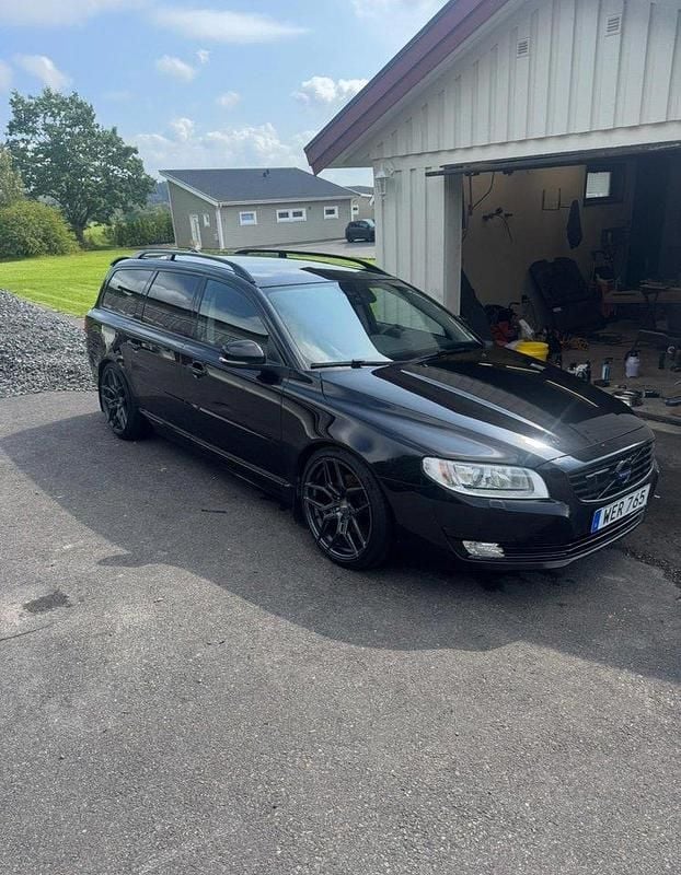 Svart Begagnad 2016 Volvo V70 Standard Kombi | 169 000 kr (Lite dyr) - Bild 1/4
