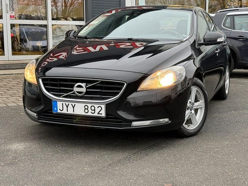 Begagnad Volvo V40 Kinetic 116 HK (85 kW) 2013 Svart Halvkombi