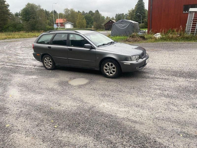 Grå Begagnad 2004 Volvo V40 Kombi | 13 000 kr (Bra pris) - Bild 1/4