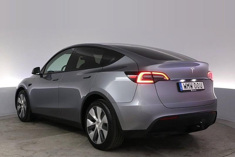 Begagnad Tesla Model Y Long Range AWD 378 kW (514 HK) 2022 Grå SUV