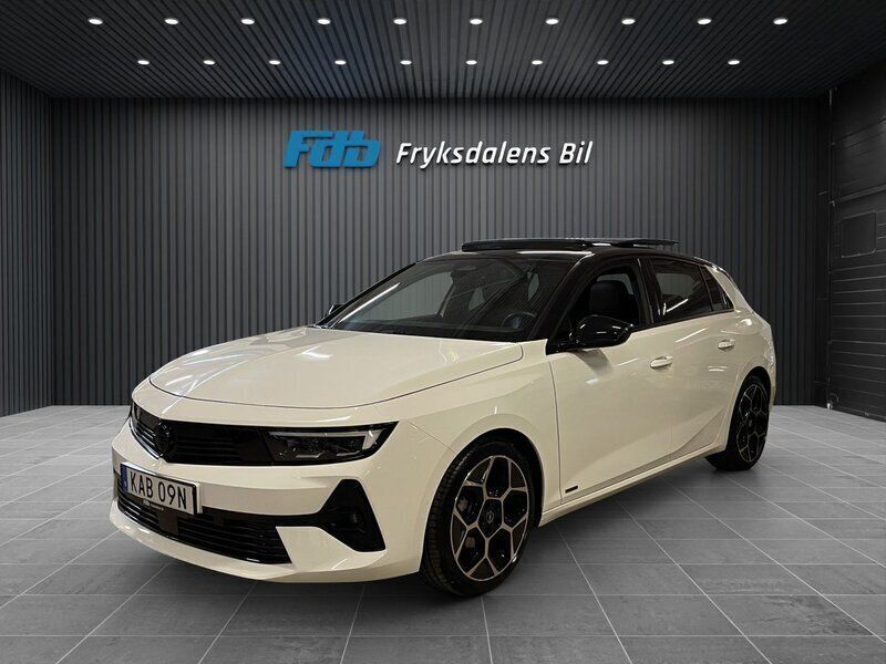 Vit Begagnad 2022 Opel Astra Ultimate Halvkombi | 279 900 kr (Lite dyr) - Bild 1/4