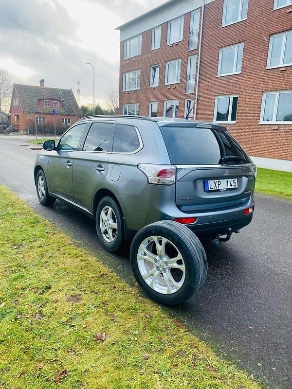 Begagnad 2013 Mitsubishi Outlander SUV | 128 500 kr (Dyr) - Bild 1/4