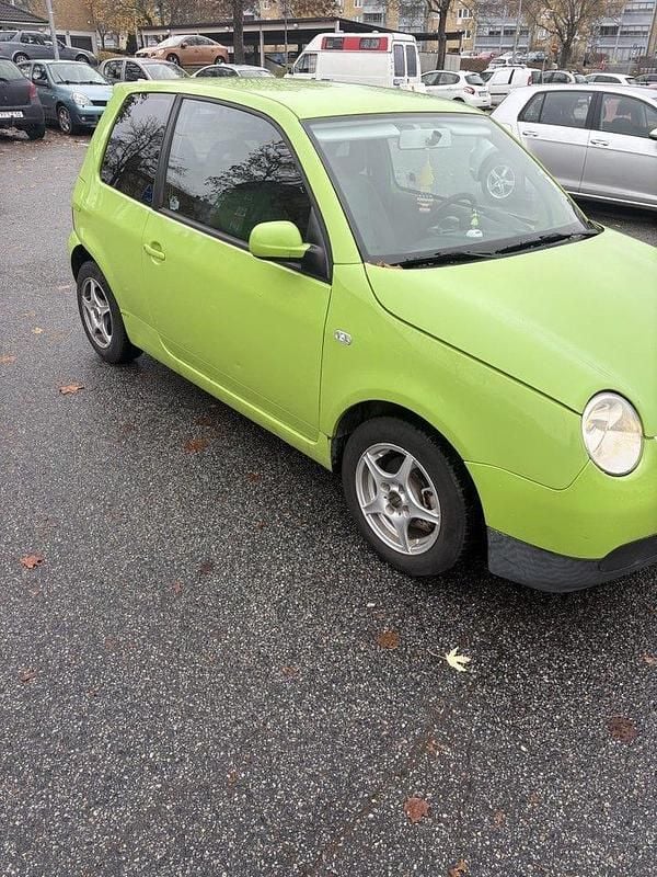 Grön Begagnad 2002 VW Lupo Halvkombi | 27 000 kr - Bild 1/4