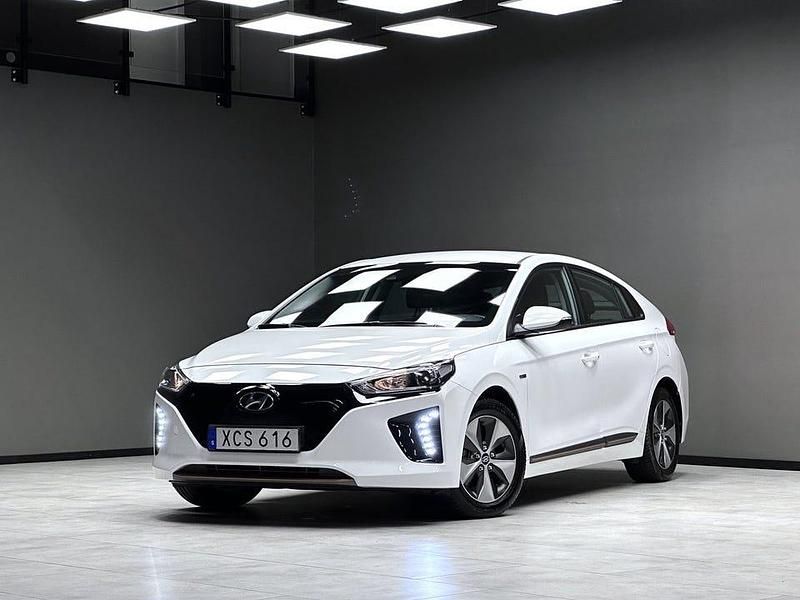 Vit Begagnad 2018 Hyundai Ioniq Comfort Halvkombi | 169 900 kr (Lite dyr) - Bild 1/3