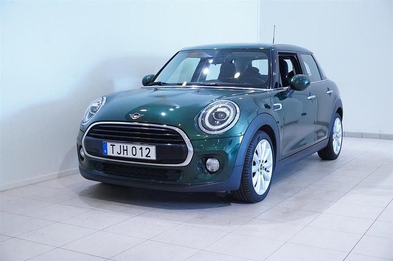 Grön Begagnad 2018 Mini Cooper Halvkombi | 199 900 kr (Marknadspris) - Bild 1/4