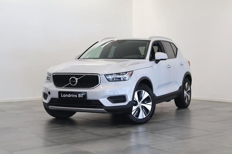 Silver Begagnad 2021 Volvo XC40 Momentum SUV | 379 000 kr (Lite dyr) - Bild 1/4