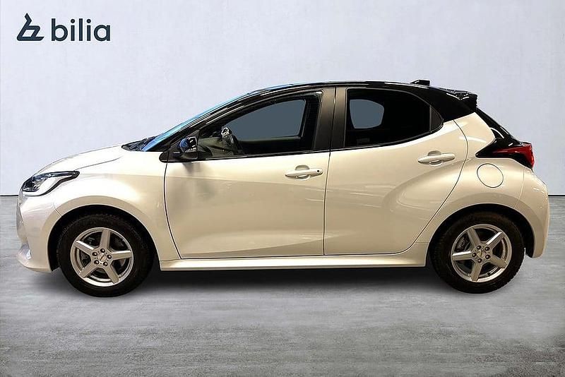 Begagnad Toyota Yaris Hybrid 92 HK (67 kW) 2024 Vit Halvkombi