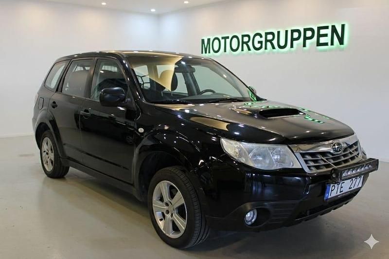 Svart Begagnad 2011 Subaru Forester SUV | 54 900 kr (Marknadspris) - Bild 1/4