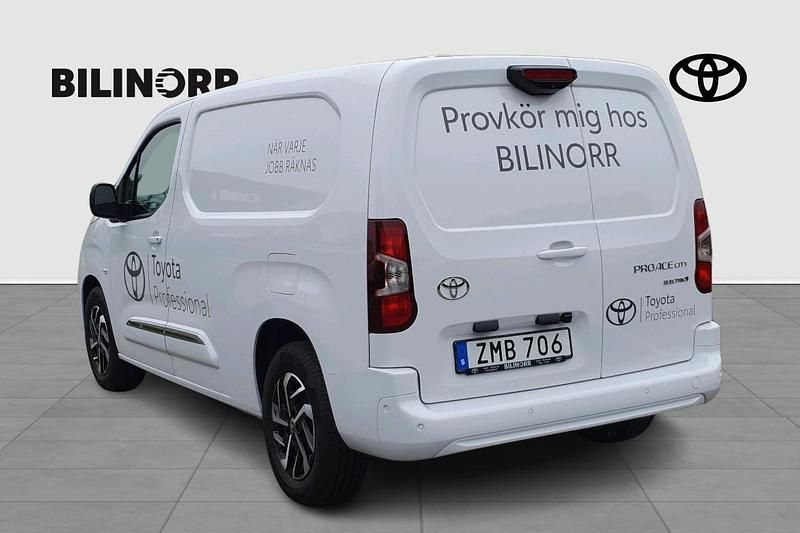 Begagnad Toyota Proace City City 100 kW (136 HK) 2024 Vit Minibuss