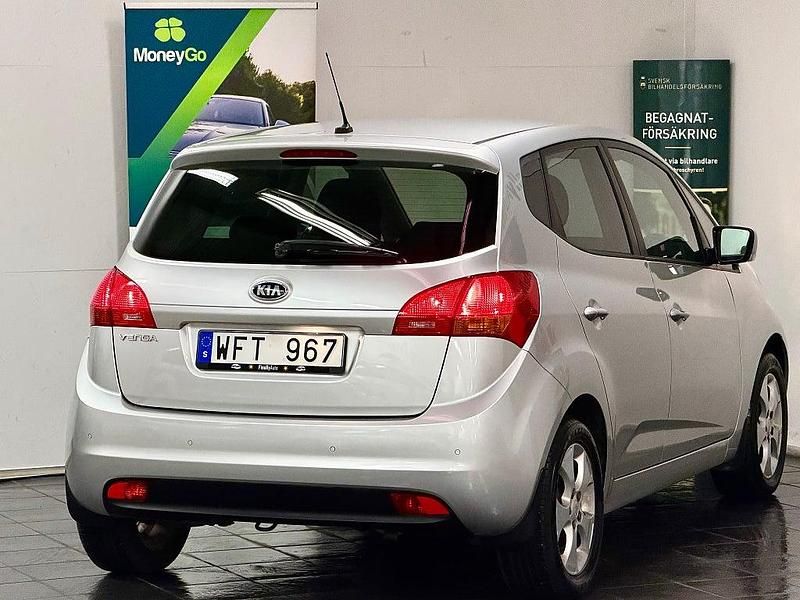 Begagnad Kia Venga Comfort 125 HK (91 kW) 2013 Grå Halvkombi