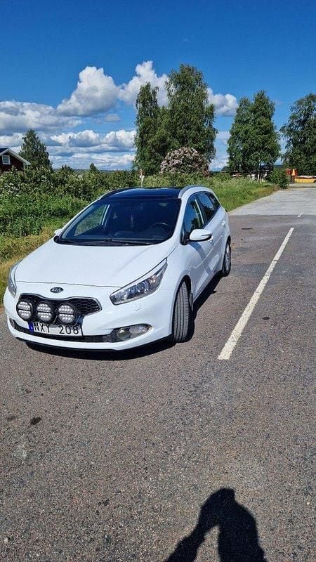 Vit Begagnad 2014 Kia Ceed 2 Kombi | 35 000 kr - Bild 1/4