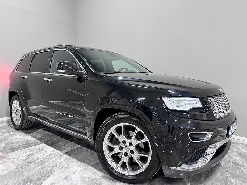 Svart Begagnad 2015 Jeep Grand Cherokee Summit SUV | 219 900 kr (Marknadspris) - Bild 1/4