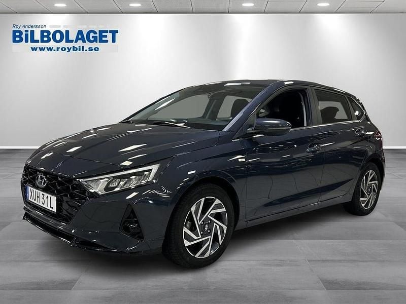 Grå Begagnad 2023 Hyundai i20 Advanced Halvkombi | 219 000 kr (Bra pris) - Bild 1/4