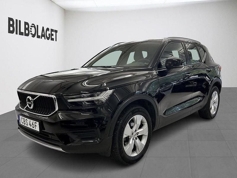 Svart Begagnad 2021 Volvo XC40 Momentum SUV | 269 800 kr (Marknadspris) - Bild 1/4