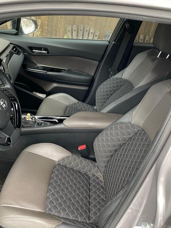 Begagnad Toyota C-HR Executive 184 HK (135 kW) 2020 SUV