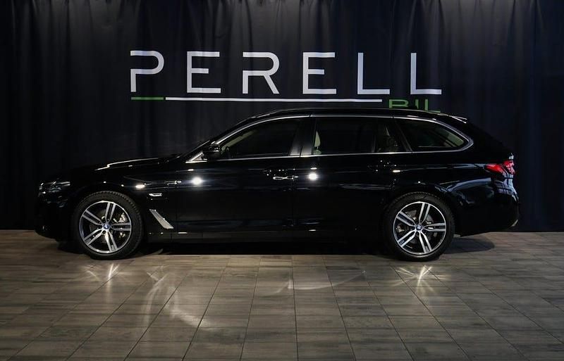 Begagnad BMW 530 292 HK (214 kW) 2022 Svart Kombi