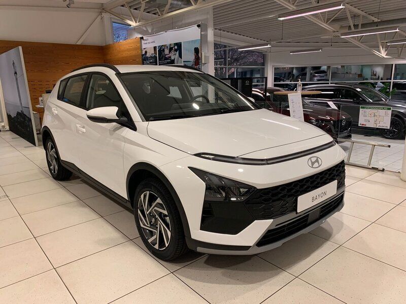Vit Ny 2024 Hyundai Bayon Essential SUV | 239 900 kr (Marknadspris) - Bild 1/4