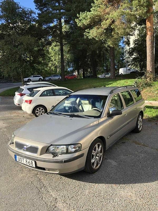 Brun Begagnad 2004 Volvo V70 Kombi | 19 000 kr (Bra pris) - Bild 1/4